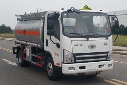 解放輕卡虎VN 5噸加油車圖片