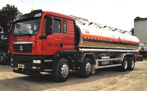 重汽汕德卡前四后八鋁合金油罐車圖片