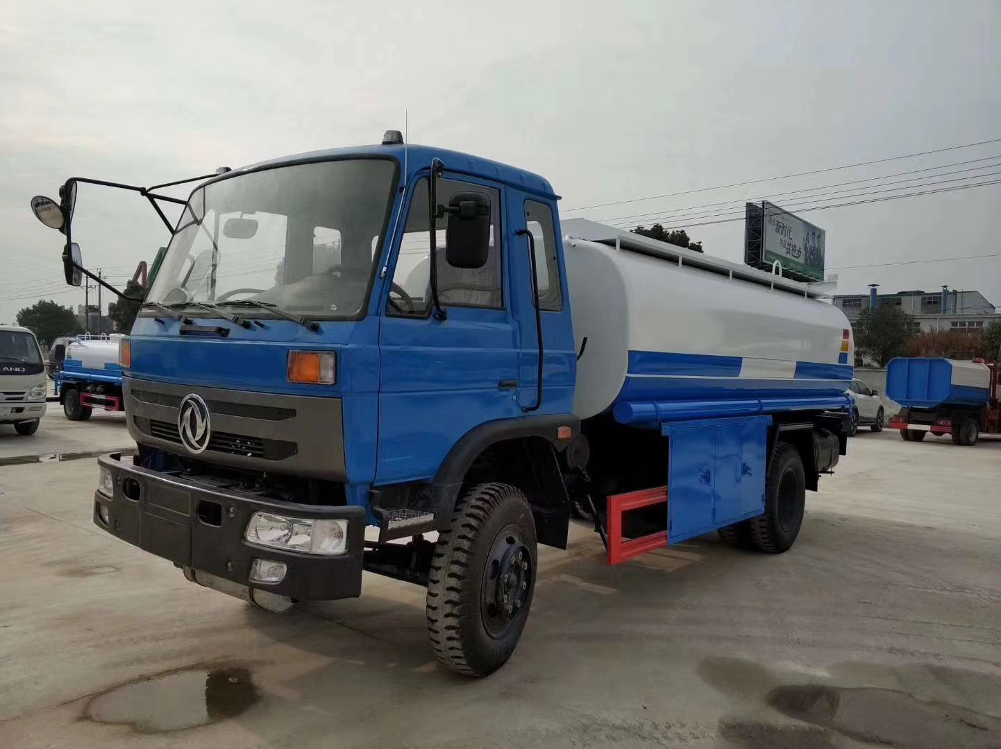 10-12噸東風(fēng)油罐車圖片